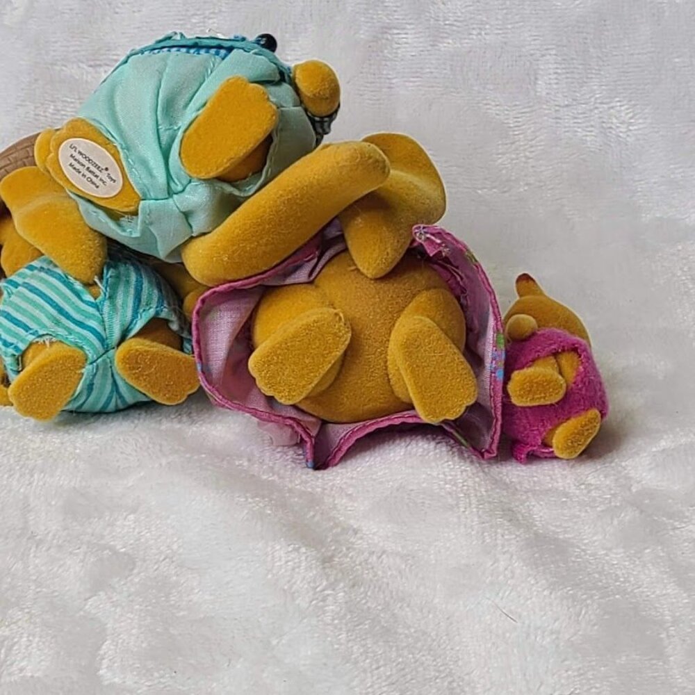 Lot of 7 Flocked Toy Figurines Lil Woodzeez Fox Honey Bee Acres Unicorn Family - Picture 8 of 12